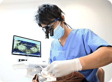 マイクロ、拡大ルーペを使用する超精密治療